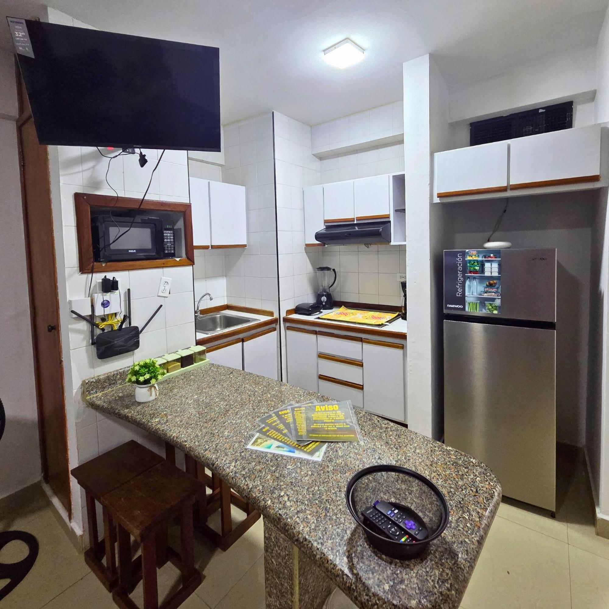 Apartamento Tucacas, Frente Al Mar, Balcon, Piscina Y Playa Privada Exterior foto